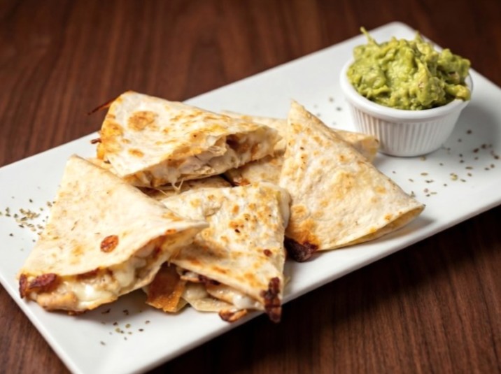 Quesadillas de Carne o Pollo
